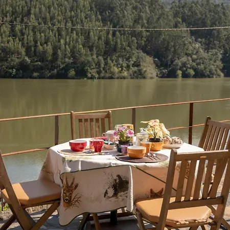 Quinta Torres De Azevedo By North Star Flats Willa
